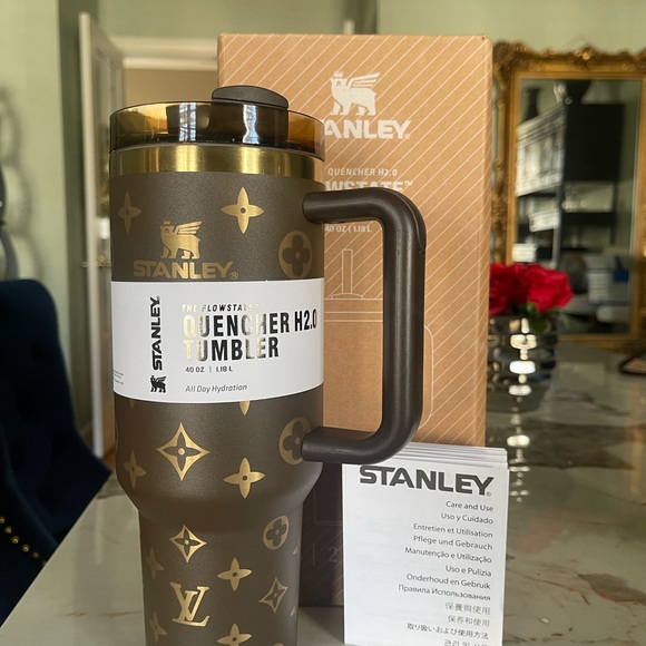Stanley Tumbler in brown and gold - Picture 1 of 5